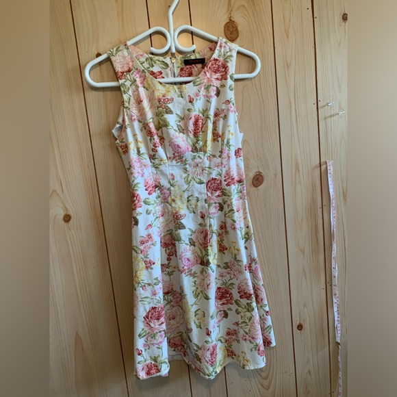 Xtaren short summer dress- small - Picture 6 of 9